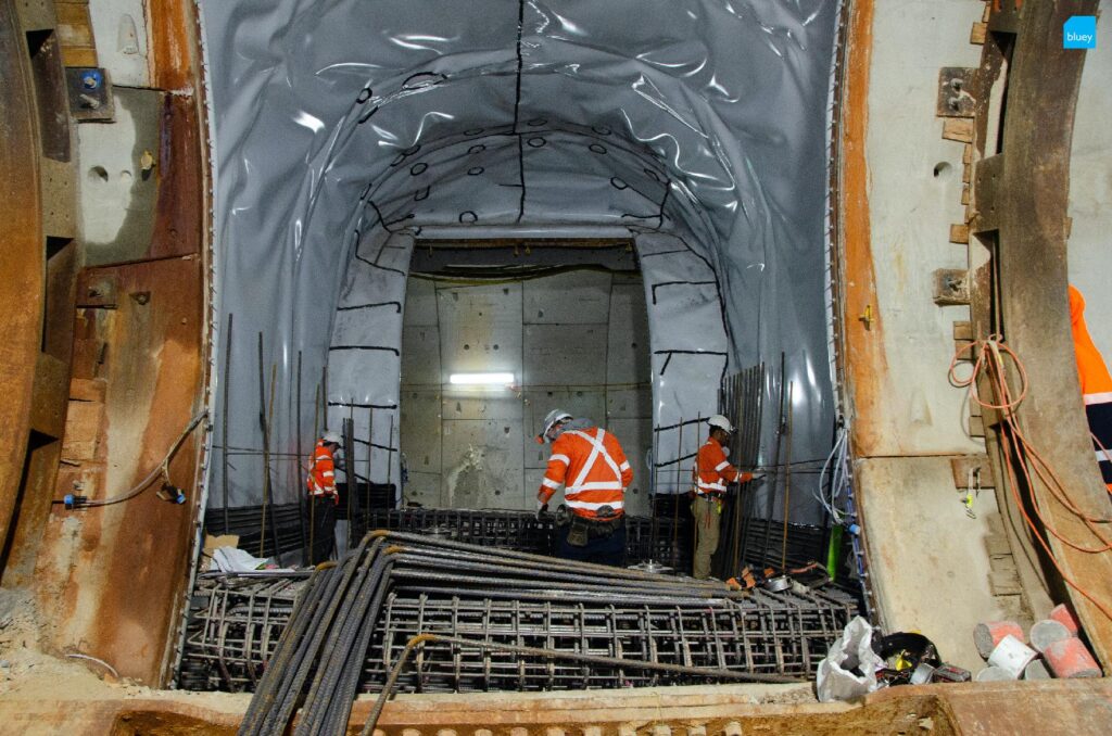 Installation of VLDPE Tunnel Liner membrane to a cross passage