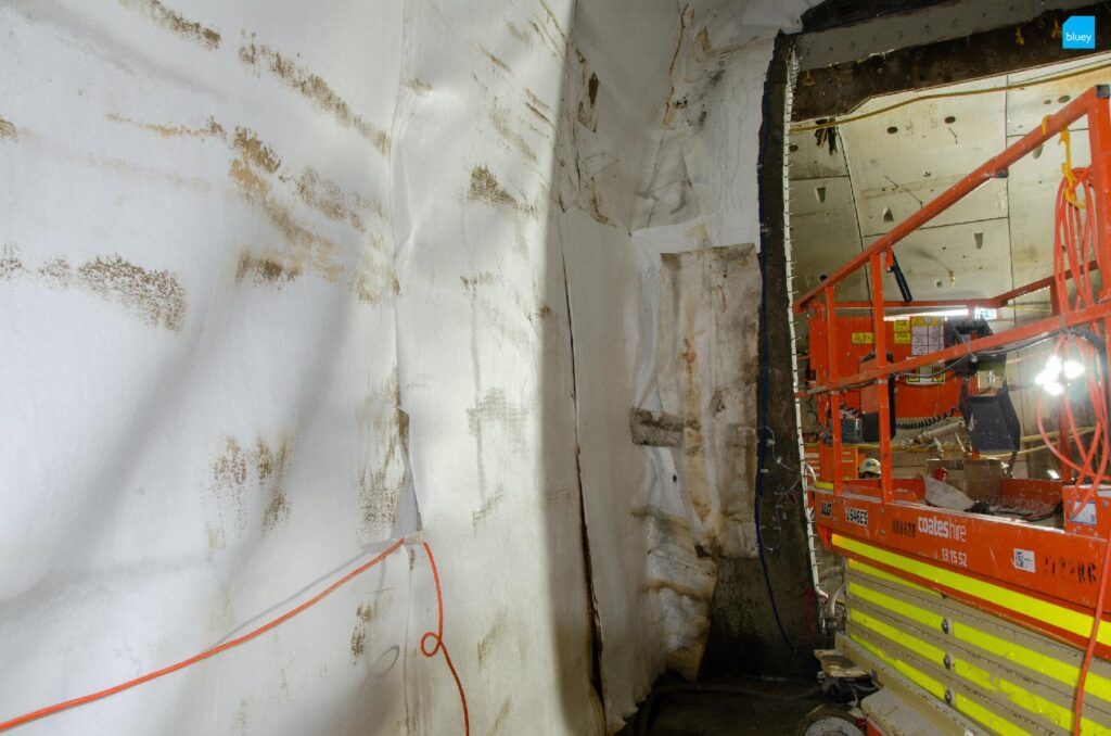 Installation of VLDPE Tunnel Liner membrane to a cross passage