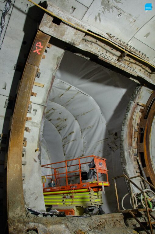 Installation of VLDPE Tunnel Liner membrane to a cross passage