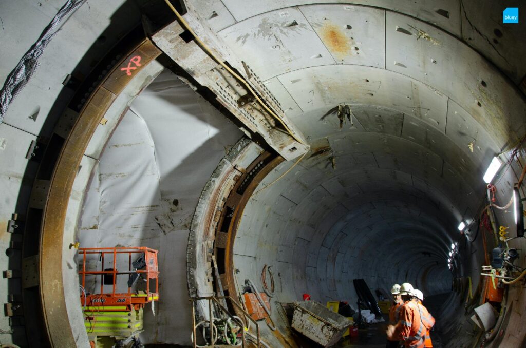 Installation of VLDPE Tunnel Liner membrane to a cross passage