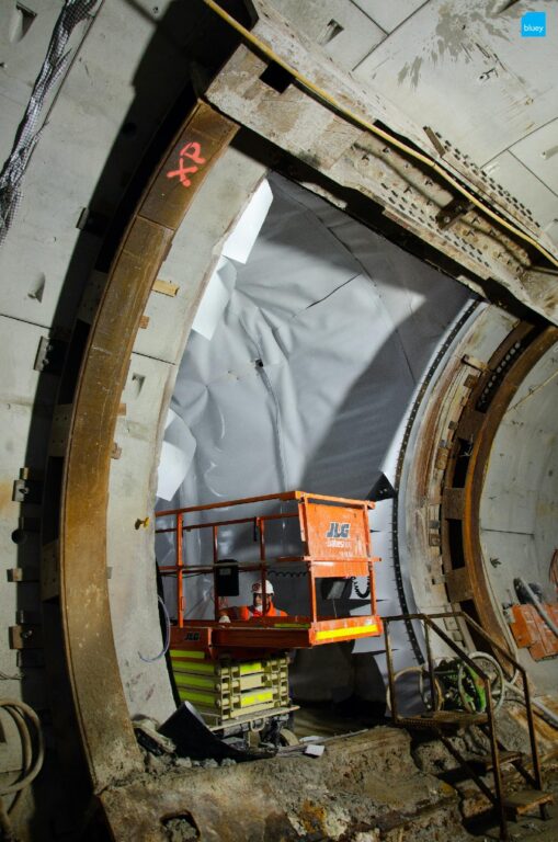 Installation of VLDPE Tunnel Liner membrane to a cross passage