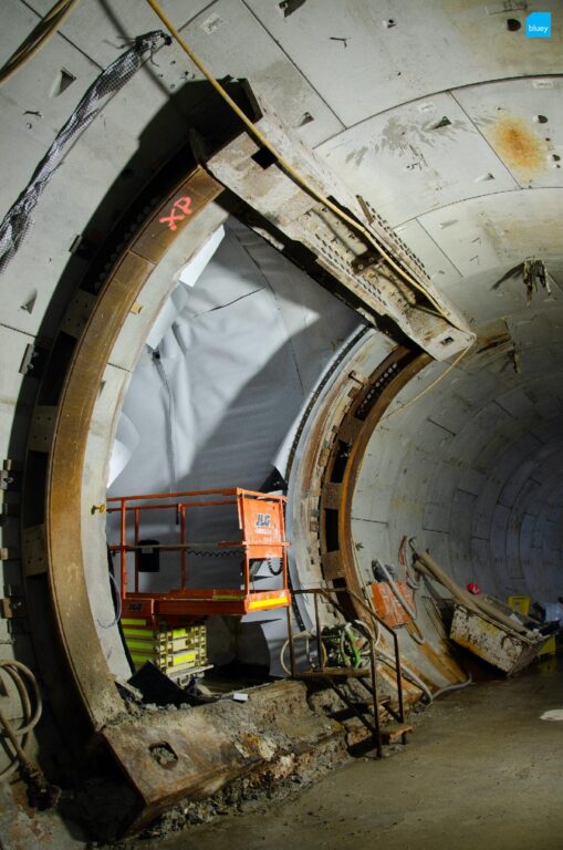 Installation of VLDPE Tunnel Liner membrane to a cross passage