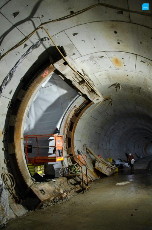 Installation of VLDPE Tunnel Liner membrane to a cross passage