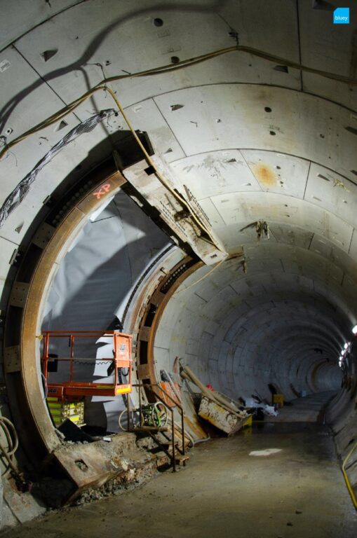 Installation of VLDPE Tunnel Liner membrane to a cross passage