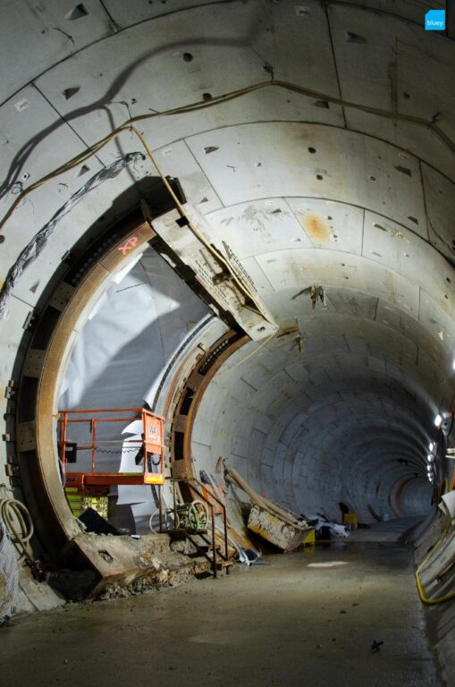 Installation of VLDPE Tunnel Liner membrane to a cross passage