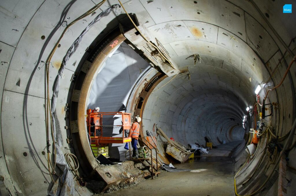 Installation of VLDPE Tunnel Liner membrane to a cross passage