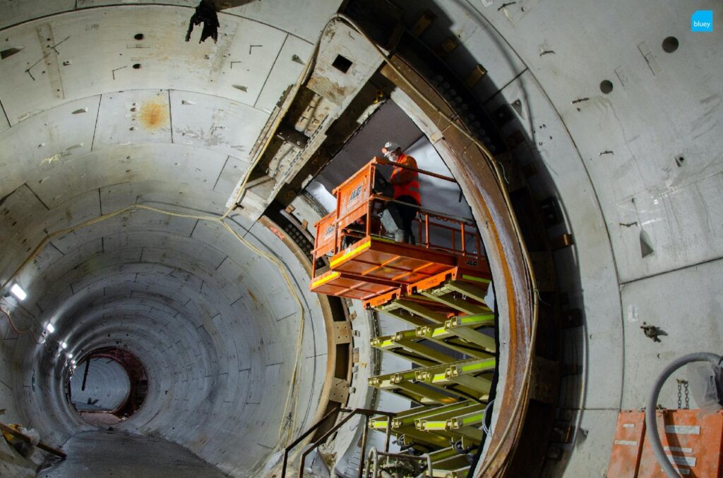 Installation of VLDPE Tunnel Liner membrane to a cross passage