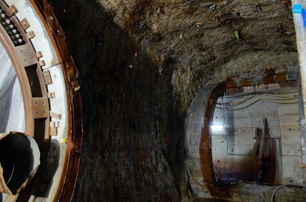 Installation of VLDPE Tunnel Liner membrane to a cross passage