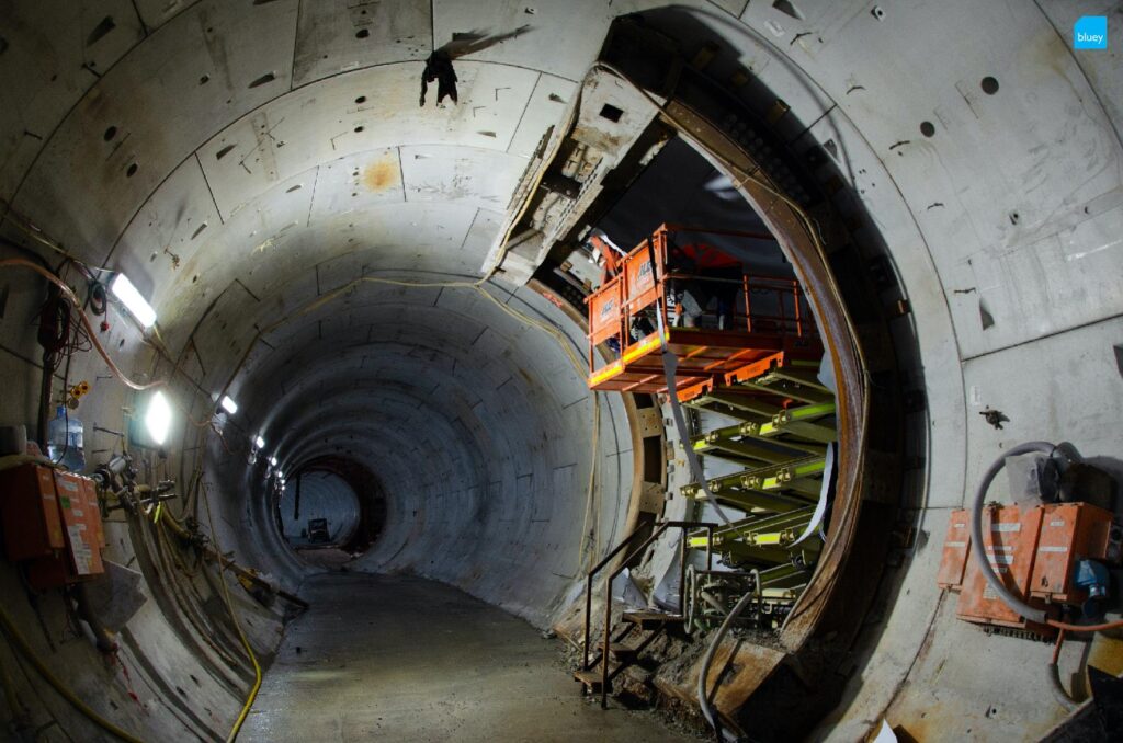 Installation of VLDPE Tunnel Liner membrane to a cross passage