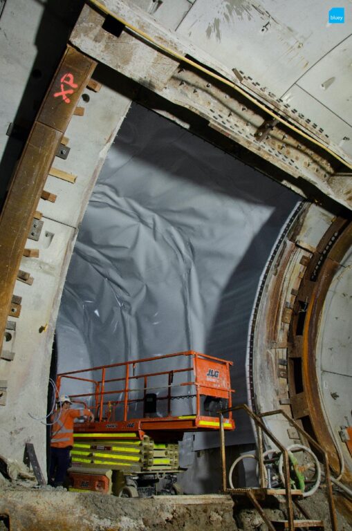 Installation of VLDPE Tunnel Liner membrane to a cross passage