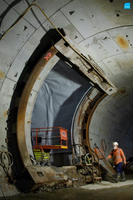 Installation of VLDPE Tunnel Liner membrane to a cross passage