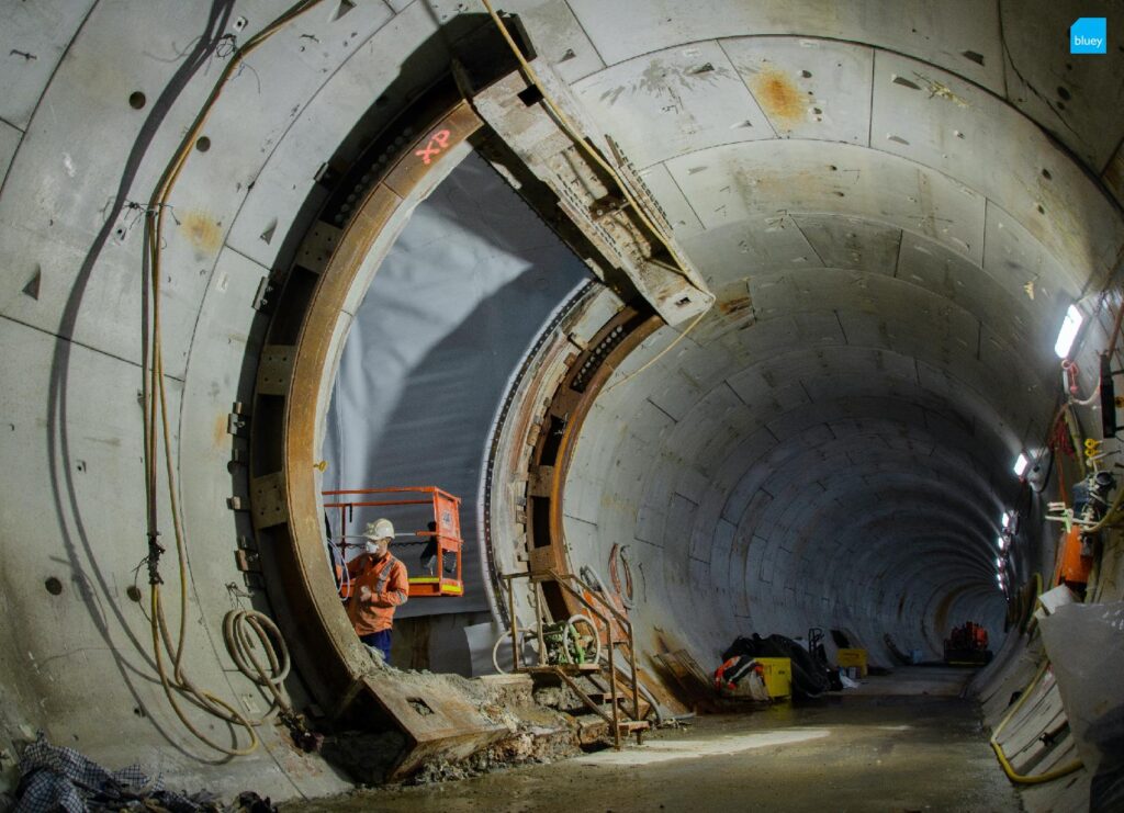 Installation of VLDPE Tunnel Liner membrane to a cross passage