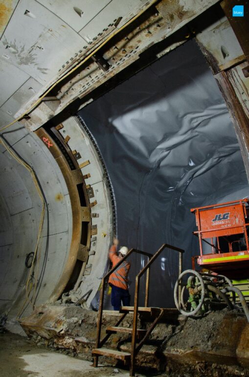 Installation of VLDPE Tunnel Liner membrane to a cross passage