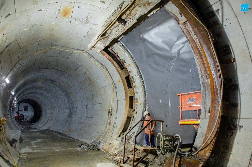 Installation of VLDPE Tunnel Liner membrane to a cross passage