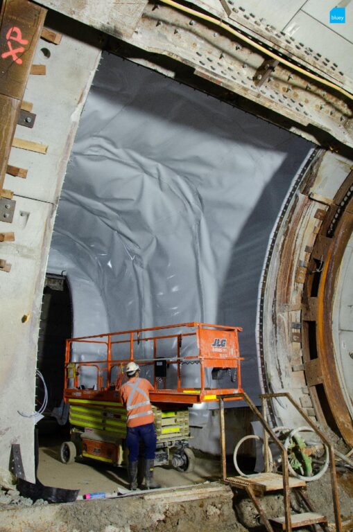 Installation of VLDPE Tunnel Liner membrane to a cross passage