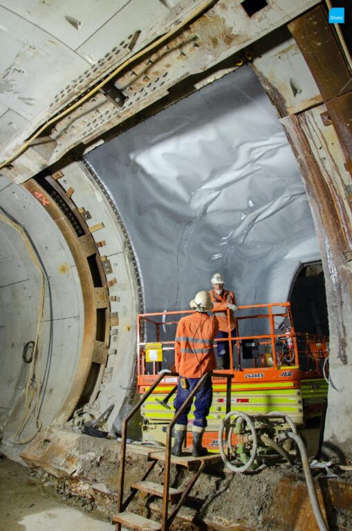 Installation of VLDPE Tunnel Liner membrane to a cross passage