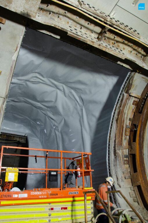 Installation of VLDPE Tunnel Liner membrane to a cross passage