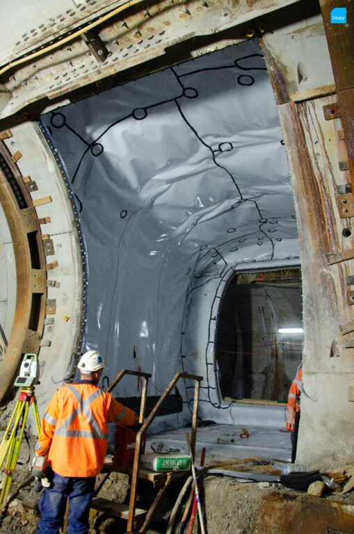 Installation of VLDPE Tunnel Liner membrane to a cross passage