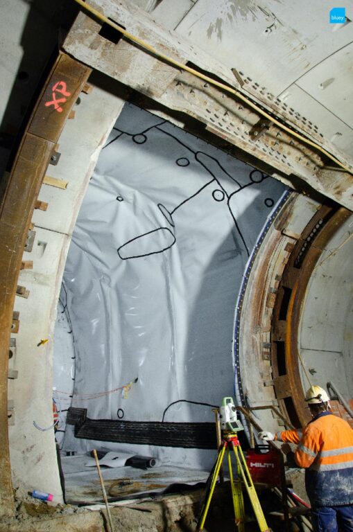 Installation of VLDPE Tunnel Liner membrane to a cross passage