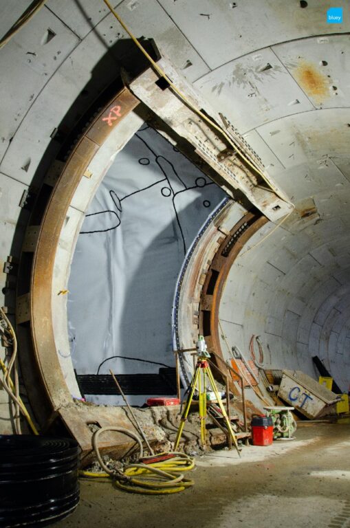 Installation of VLDPE Tunnel Liner membrane to a cross passage