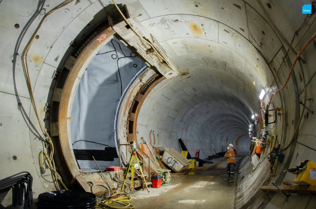 Installation of VLDPE Tunnel Liner membrane to a cross passage