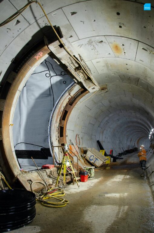 Installation of VLDPE Tunnel Liner membrane to a cross passage