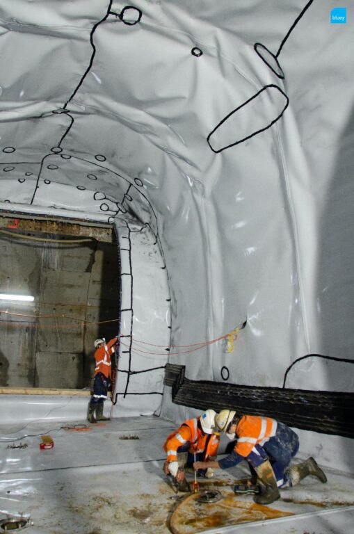 Installation of VLDPE Tunnel Liner membrane to a cross passage