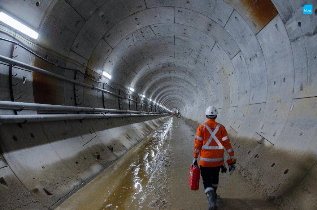 Installation of VLDPE Tunnel Liner membrane to a cross passage