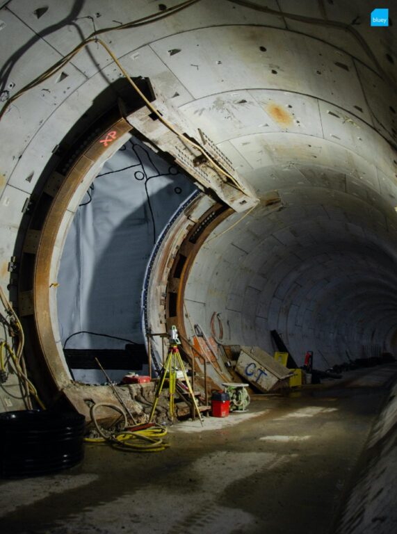 Installation of VLDPE Tunnel Liner membrane to a cross passage