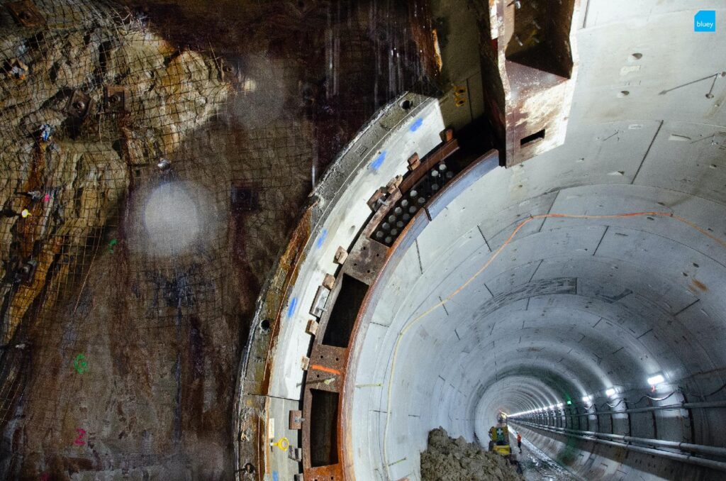 Installation of VLDPE Tunnel Liner membrane to a cross passage