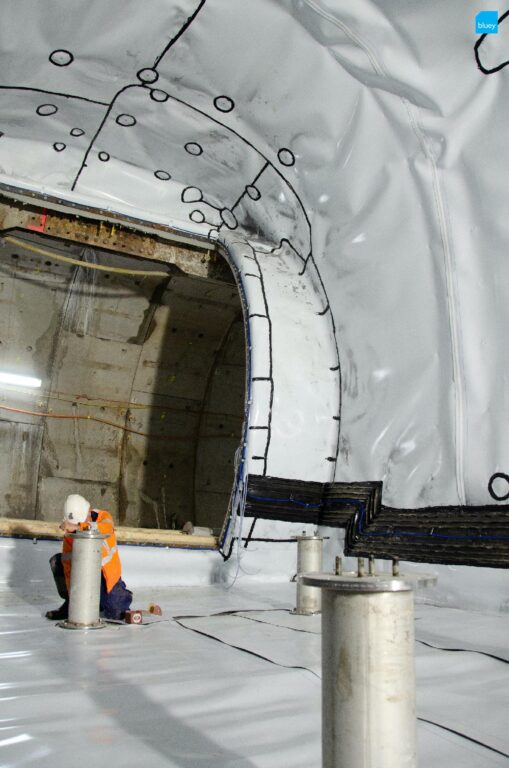 Installation of VLDPE Tunnel Liner membrane to a cross passage