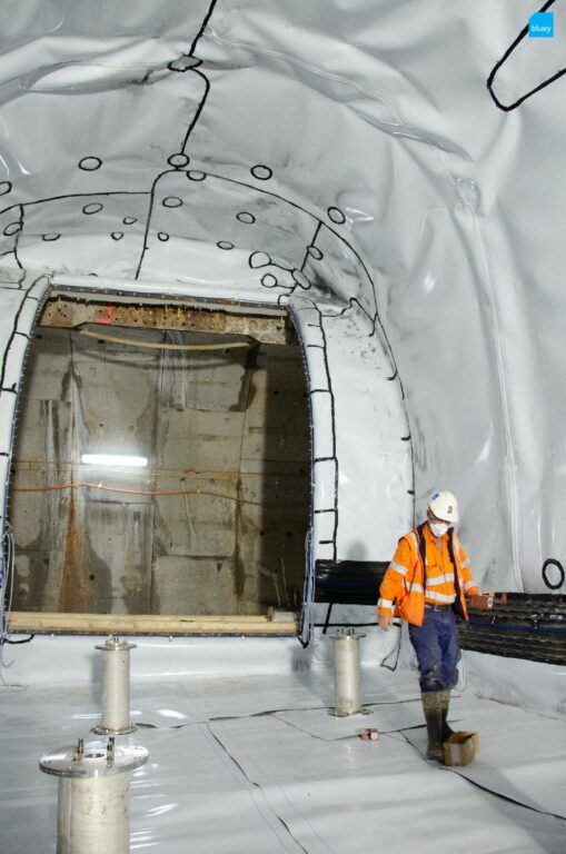 Installation of VLDPE Tunnel Liner membrane to a cross passage