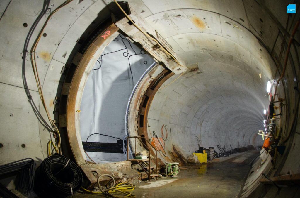 Installation of VLDPE Tunnel Liner membrane to a cross passage