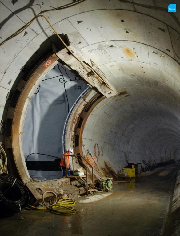 Installation of VLDPE Tunnel Liner membrane to a cross passage