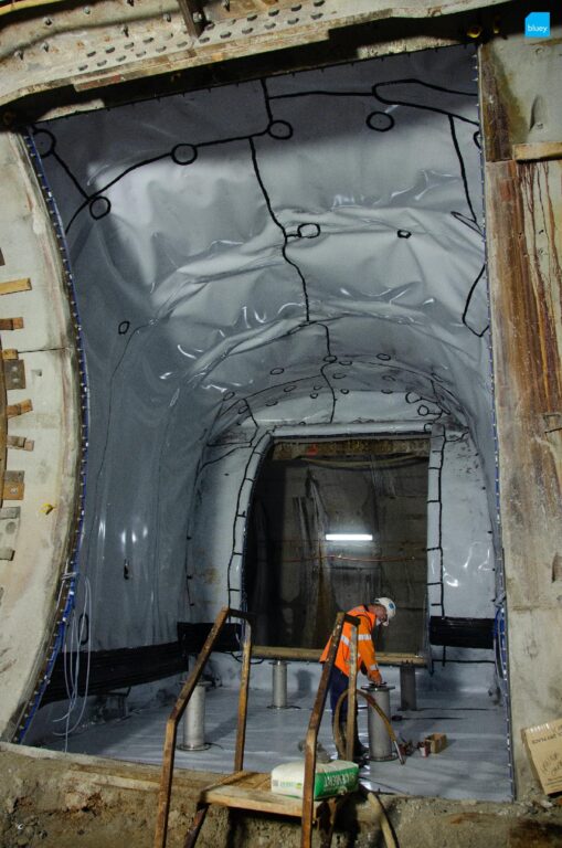 Installation of VLDPE Tunnel Liner membrane to a cross passage