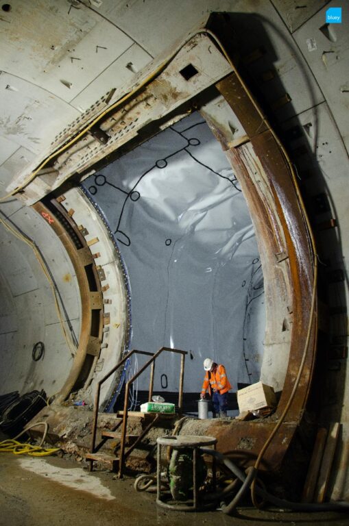 Installation of VLDPE Tunnel Liner membrane to a cross passage