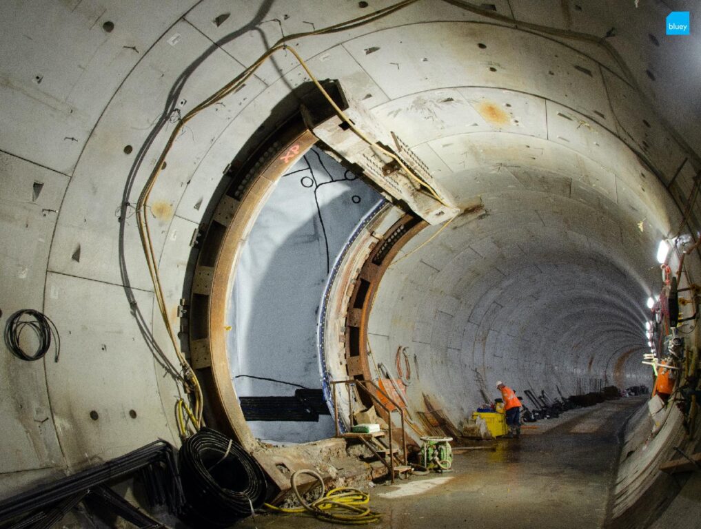 Installation of VLDPE Tunnel Liner membrane to a cross passage