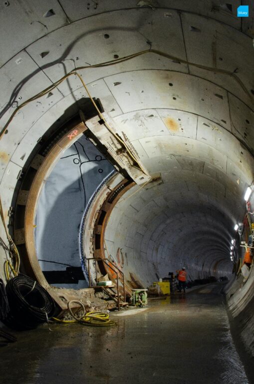 Installation of VLDPE Tunnel Liner membrane to a cross passage