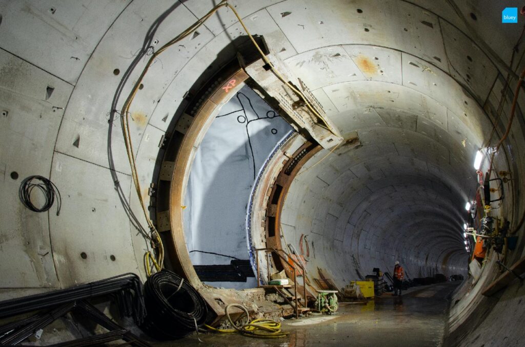 Installation of VLDPE Tunnel Liner membrane to a cross passage