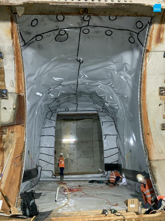 Installation of VLDPE Tunnel Liner membrane to a cross passage