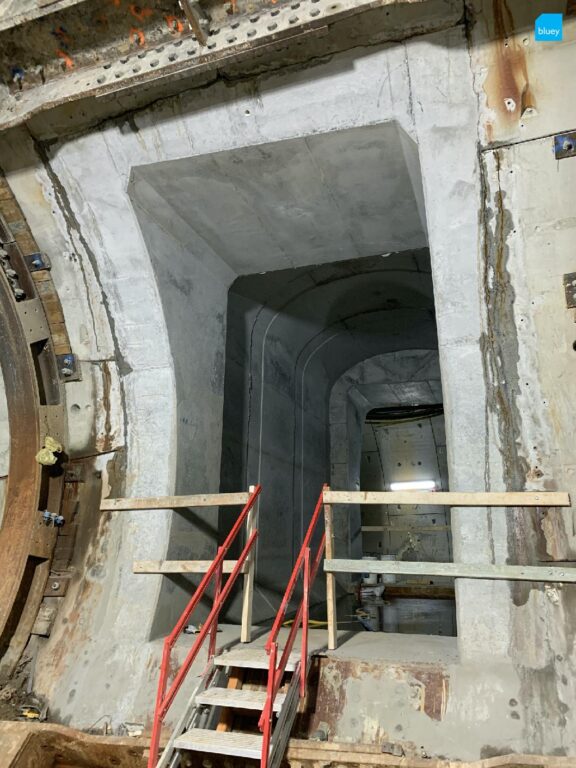 Installation of VLDPE Tunnel Liner membrane to a cross passage