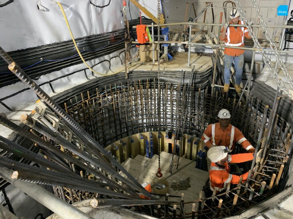 Installation of VLDPE Tunnel Liner membrane to a cross passage