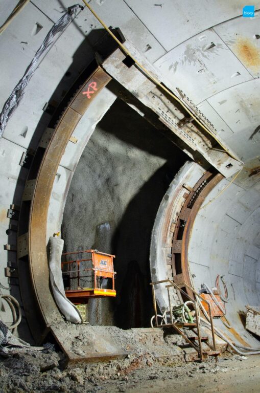 Installation of VLDPE Tunnel Liner membrane to a cross passage