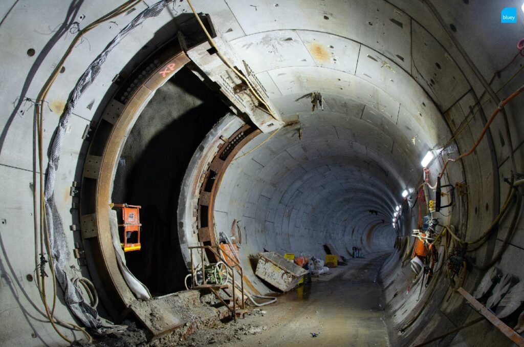 Installation of VLDPE Tunnel Liner membrane to a cross passage