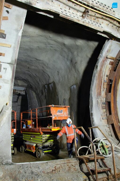 Installation of VLDPE Tunnel Liner membrane to a cross passage