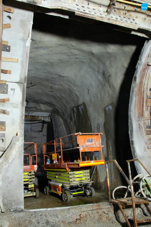 Installation of VLDPE Tunnel Liner membrane to a cross passage