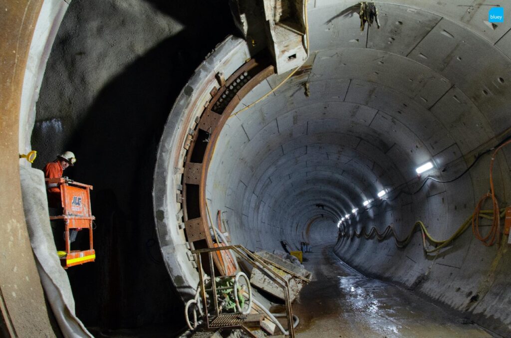 Installation of VLDPE Tunnel Liner membrane to a cross passage