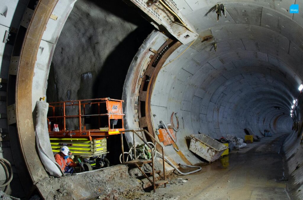 Installation of VLDPE Tunnel Liner membrane to a cross passage