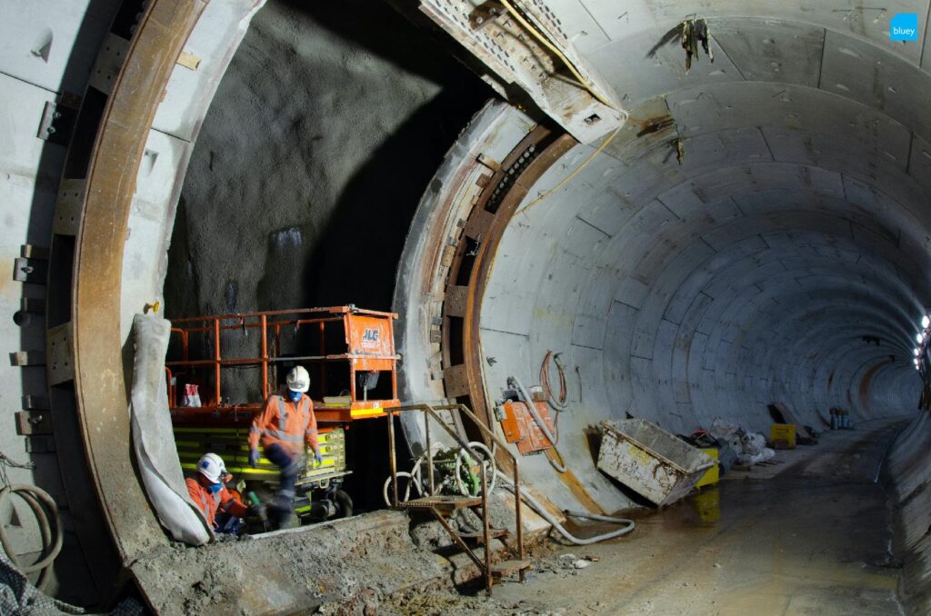 Installation of VLDPE Tunnel Liner membrane to a cross passage