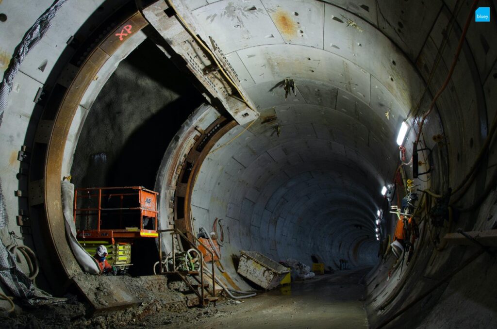 Installation of VLDPE Tunnel Liner membrane to a cross passage